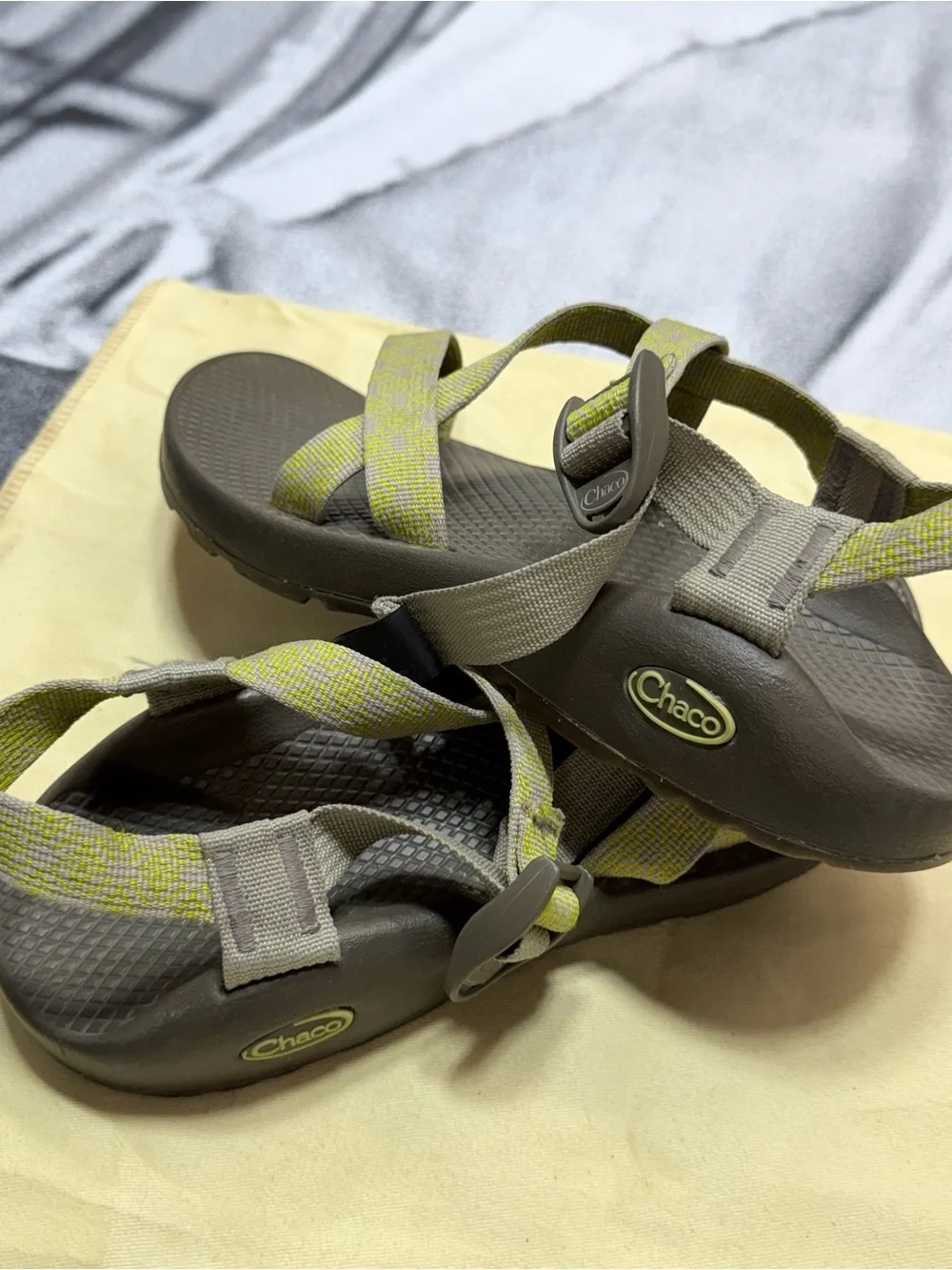 Chaco Z/Cloud 2 Women’s sz 9 Toe Loop Sandals